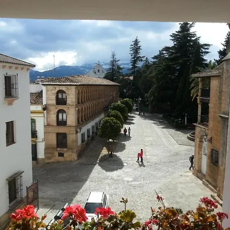 隆达教堂酒店 公寓 *